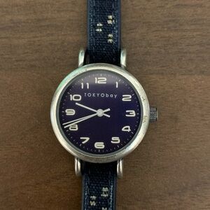 TOKYObay Black Smartwatch Sleek Modern Design